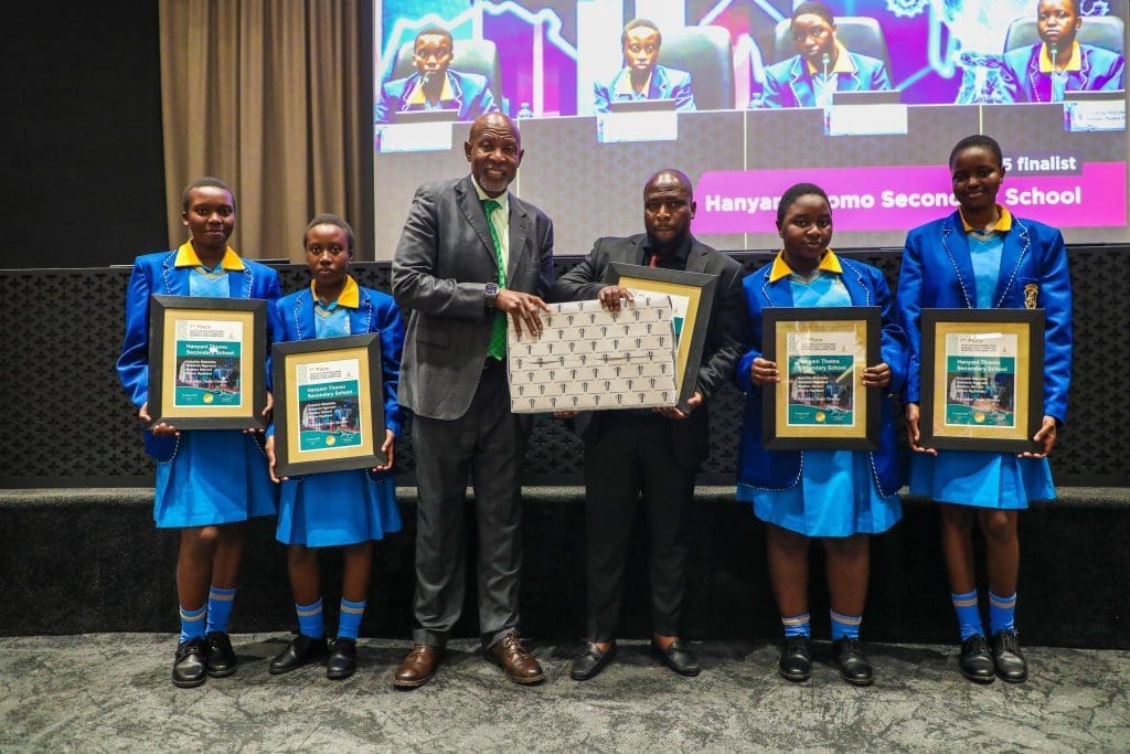 Xiluva Ngobeni, Matimu Shivuri, Governor Lesetja Kganyago, Isaac Chuake. Seketelo Ngoveni and Governor Vukahle Maluleke