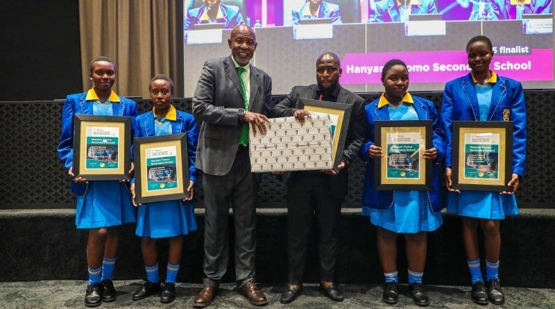Xiluva Ngobeni, Matimu Shivuri, Governor Lesetja Kganyago, Isaac Chuake. Seketelo Ngoveni and Governor Vukahle Maluleke