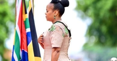 HOLOBYENKULU A ANDLALA XIVIKO XA XIFUNDZAKULU